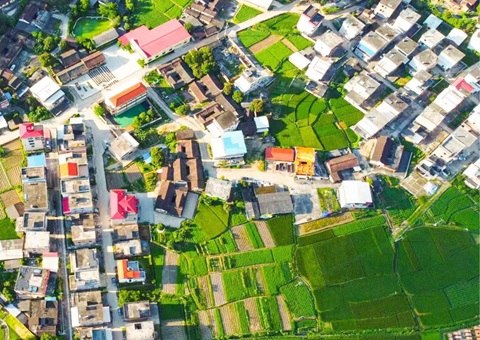 福建省发展“村落驰名行动” <br>自执行以来至上月底，全省共定名、改名地名4900余个，采集上图村落地名信息近14万条